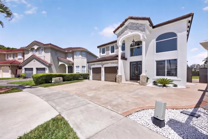 16401 SW 78th Ter Miami, FL, 33193