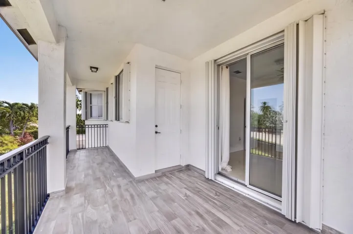 16401 SW 78th Ter Miami, FL, 33193
