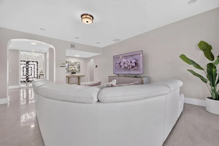 16401 SW 78th Ter Miami, FL, 33193