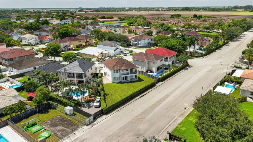 16401 SW 78th Ter Miami, FL, 33193