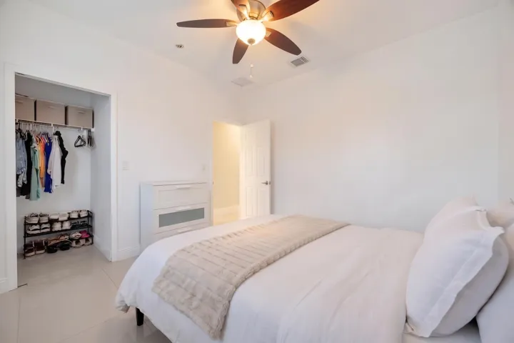 16401 SW 78th Ter Miami, FL, 33193