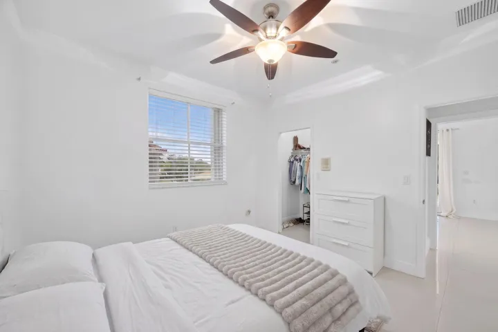 16401 SW 78th Ter Miami, FL, 33193