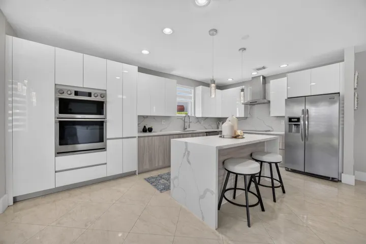 16401 SW 78th Ter Miami, FL, 33193