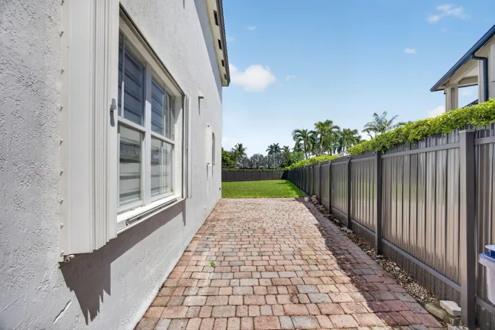 16401 SW 78th Ter Miami, FL, 33193