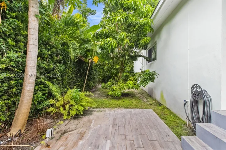 SIde Yard