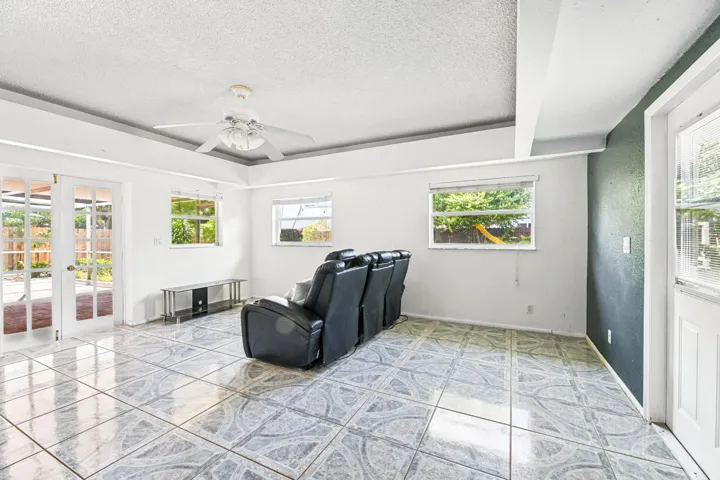 20260916 - 522 Heron Dr - MR-15