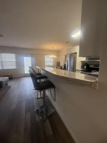 17-web-or-mls-209_Brighton_E_05993