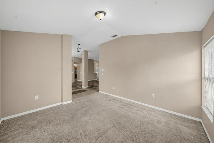 19_2019_Wanda_Ave_N-Dining_room-2567