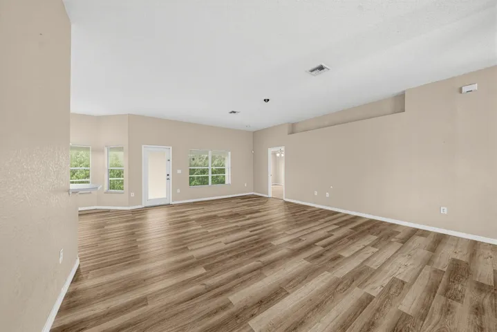 14_2019_Wanda_Ave_N-Living_room-2569