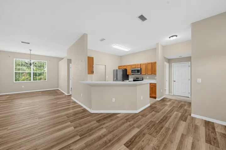 11_2019_Wanda_Ave_N-Living_room-2572