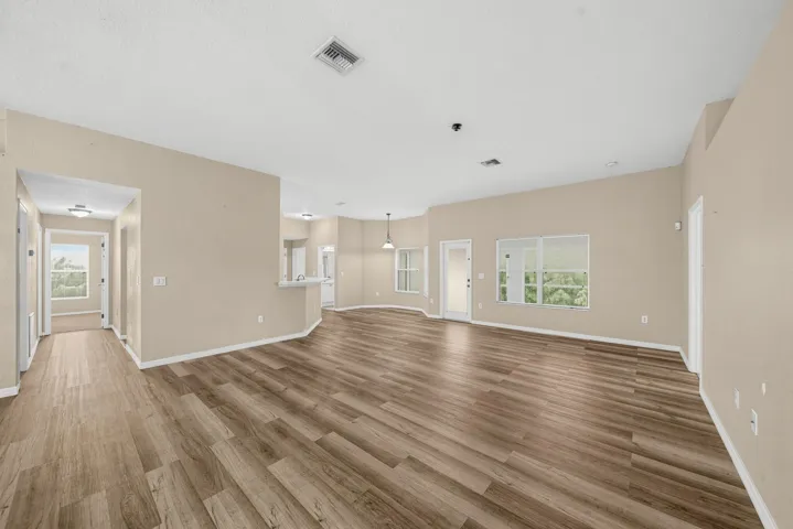 13_2019_Wanda_Ave_N-Living_room-2570
