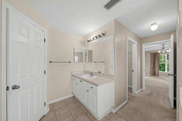 29_2019_Wanda_Ave_N-Bathroom-2586