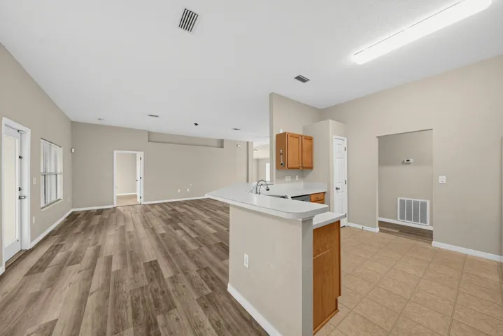 17_2019_Wanda_Ave_N-Kitchen-2573