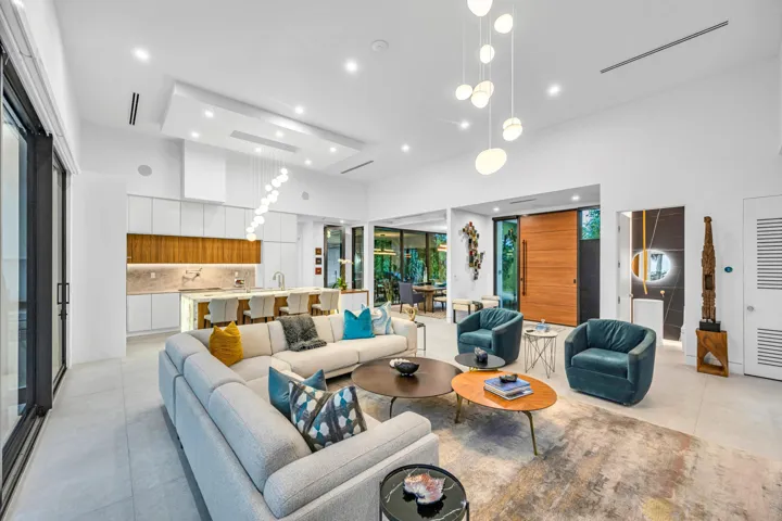 215 NE 28TH CT--39