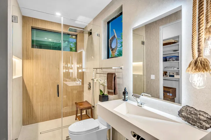 215 NE 28TH CT--52 (1)