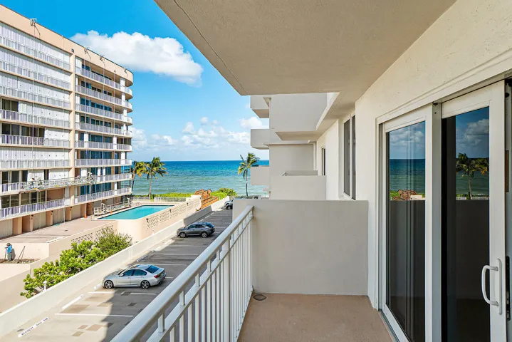 BALCONY WITH OCEAN VIEWS