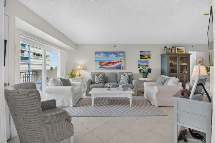 SPACIOUS LIVING AREA