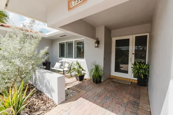 1732 Sw 103rd Pl, Miami, Florida 33165