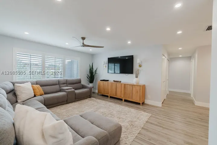 1732 Sw 103rd Pl, Miami, Florida 33165