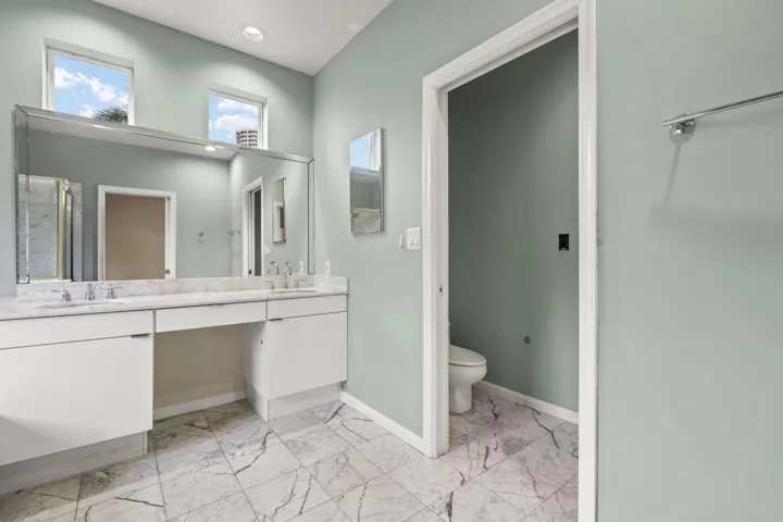 Main Bathroom 3