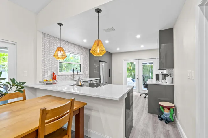 12-web-or-mls-A7409189