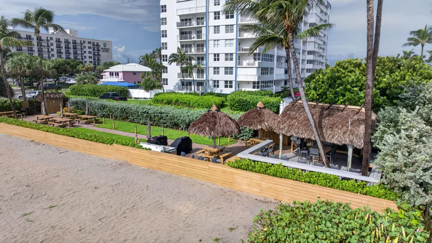 Tiki Hut