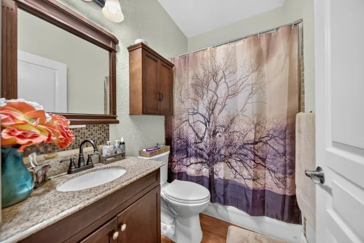 guestbath1.jpg-SMALL