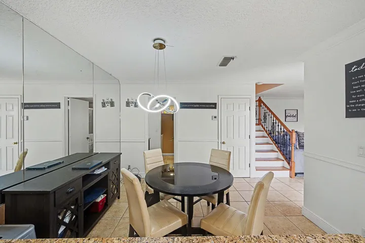 7 Dining Area