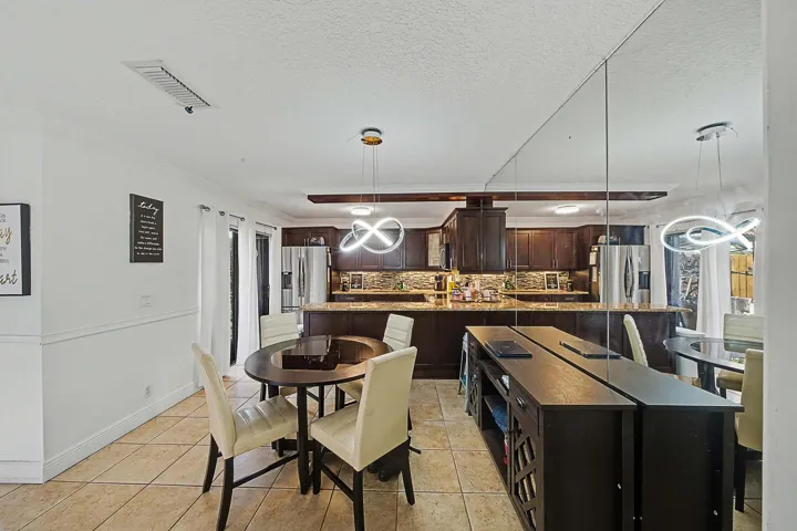 11 Dining Area (1)