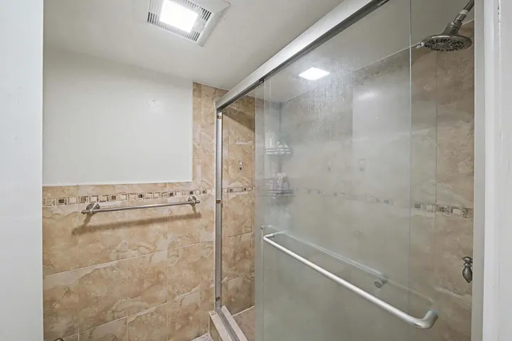 14 Guest Bathroom (2)