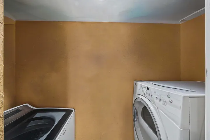 9 Laundry Closet (1)