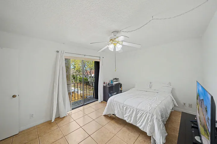 16 Bedroom A (2)