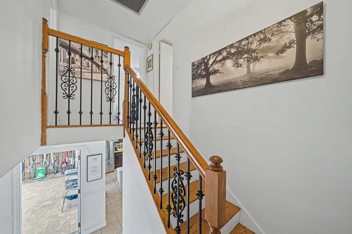 12 Stairwell (2)