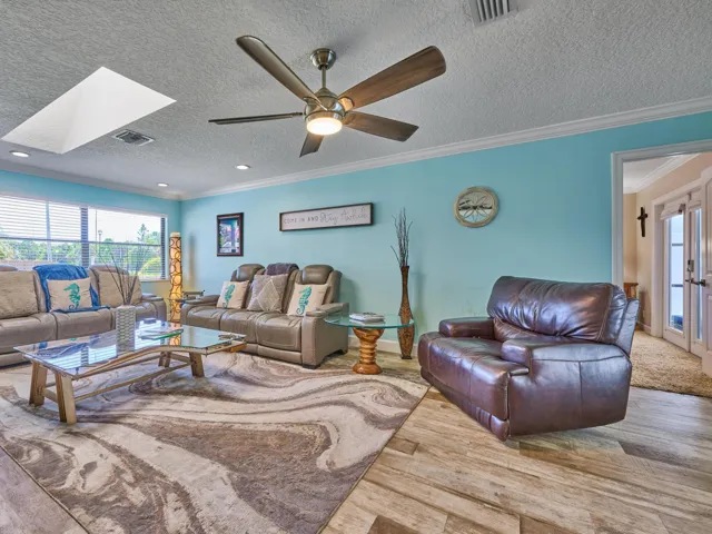 Living Room/Master Entry
