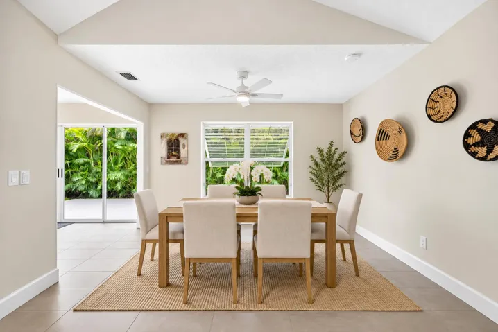 dining room - virtual staged