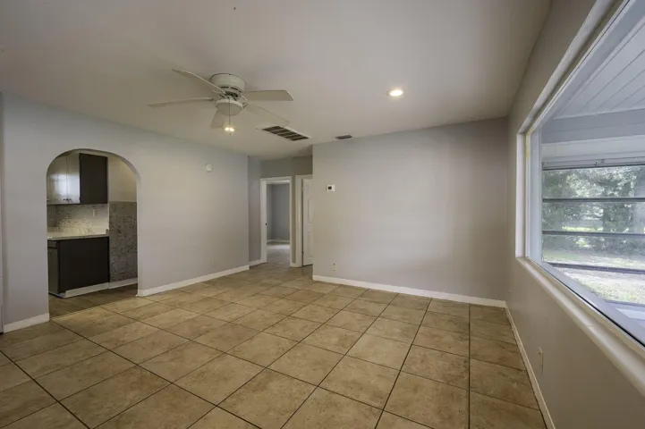 7-web-or-mls-5136_Main Room-2
