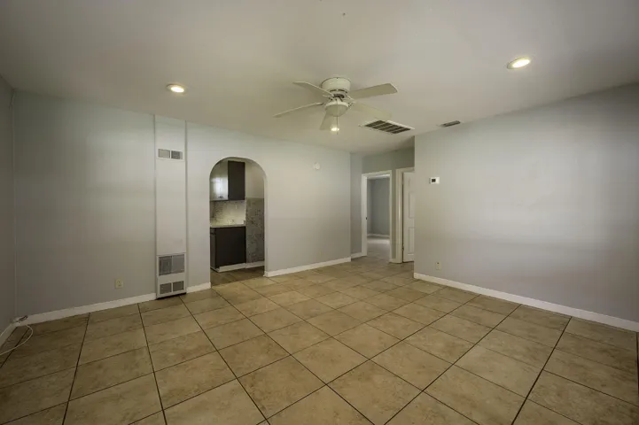 6-web-or-mls-5136_Main Room-1