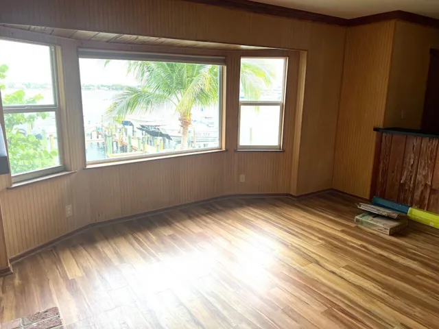 Den / 3rd Bedroom