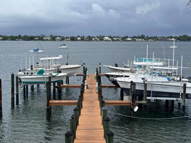 Boat Slips up to 30’