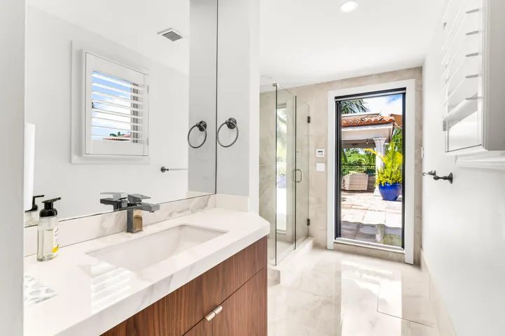 3rd Floor Cabana Bath