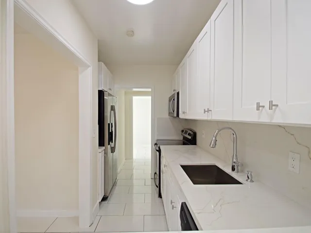 007-016-Kitchen-2048x1536