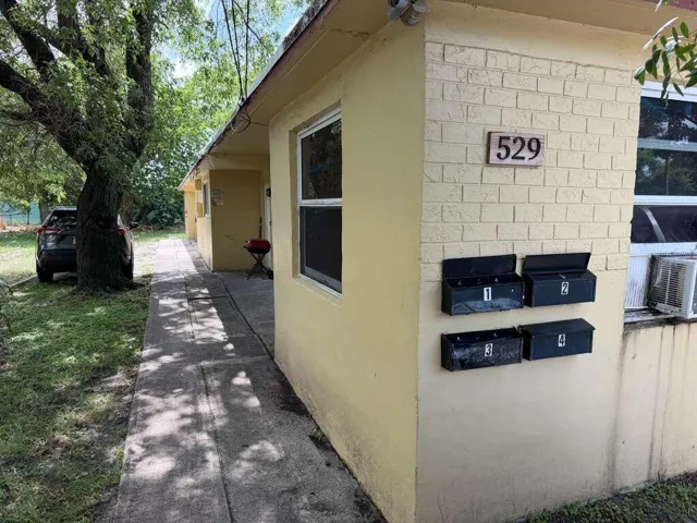 529 NW 8 AVE FRONT