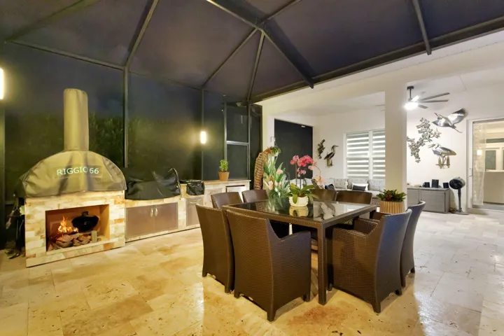 Lovely outdoor Kitchen