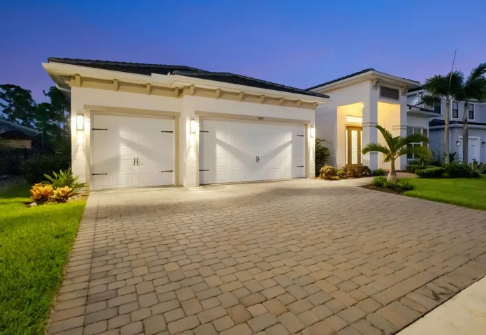 3 Car Garage