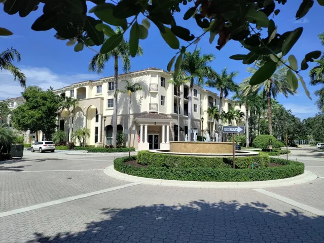Exterior 2 San Raphael