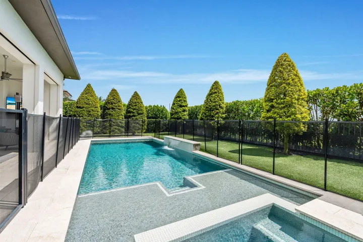 54-web-or-mls-A7407098