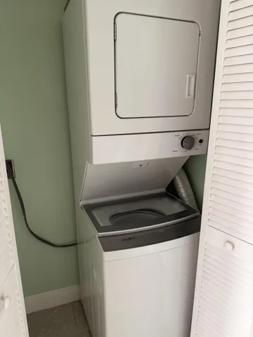 8160 Washer Dryer Closet