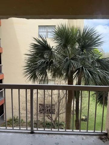 8160 Balcony 3