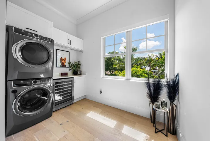 Upper Level Laundr Room
