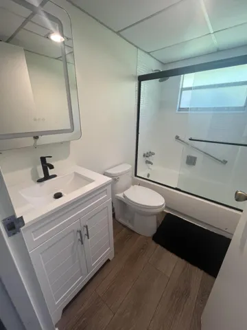 guest/2nd bathroom